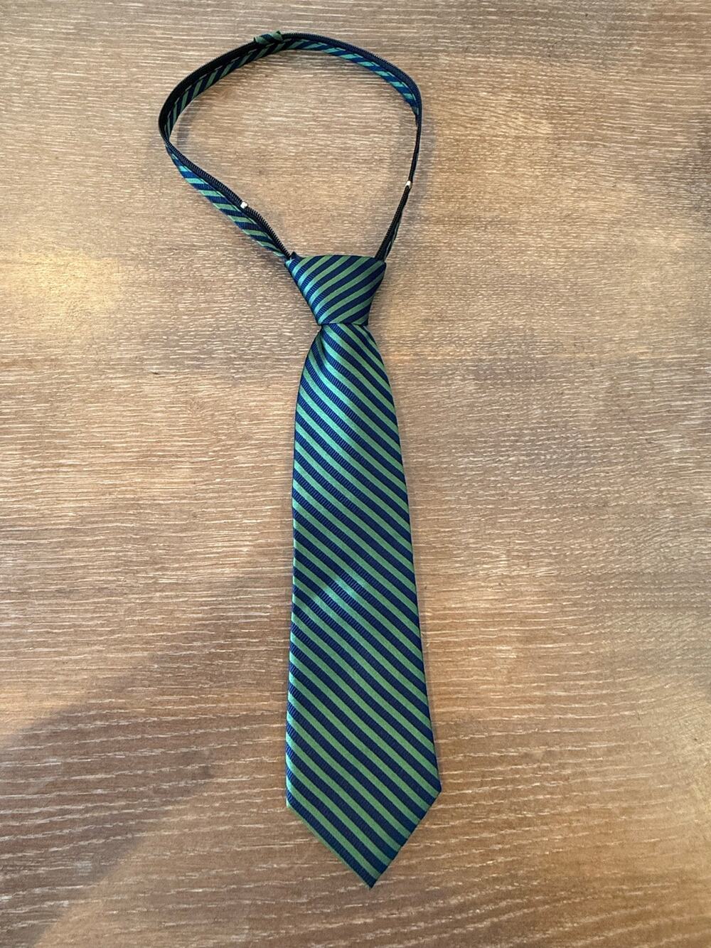 Boy’s Class Club self adjusting 12’ blue green stripped neck tie  dressy preppy